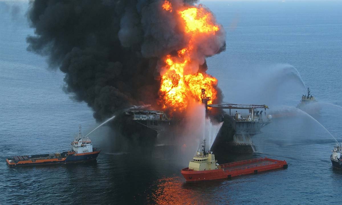 sea water ocean ship smoke environment 1235822