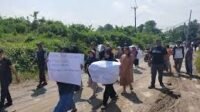 warga gruduk tambang cimarga